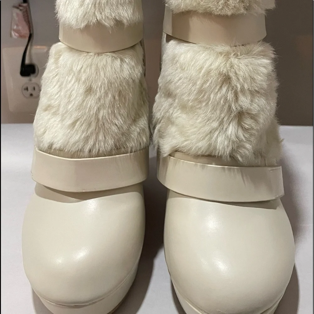 Juicy Couture White Fur Platform Ankle Booties - Picture 1 of 8